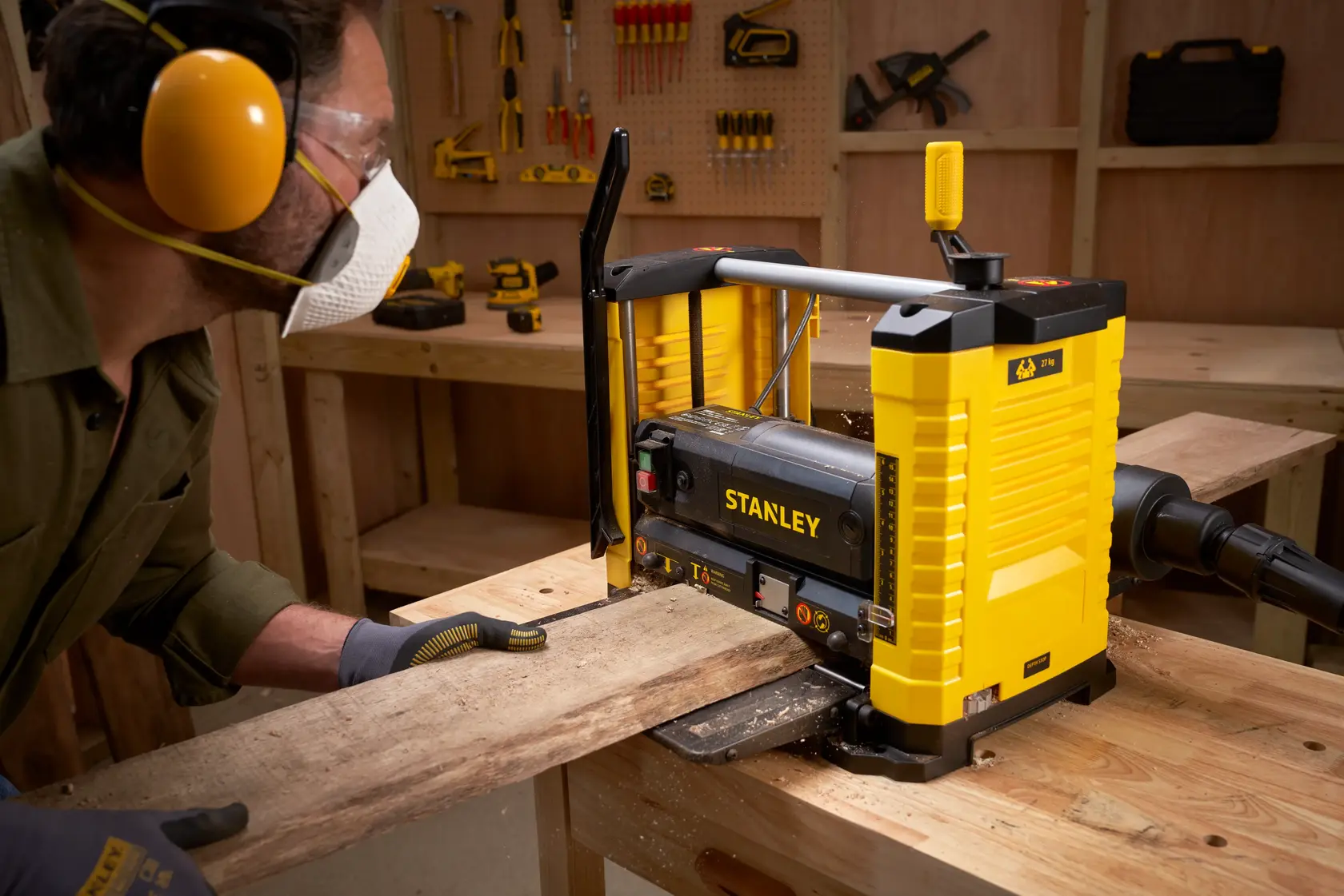 Cepillo STANLEY STP18-B2, STP18-BR, STP18-AR, STP18-QS, STP18-B3, STP18 en madera, taller.