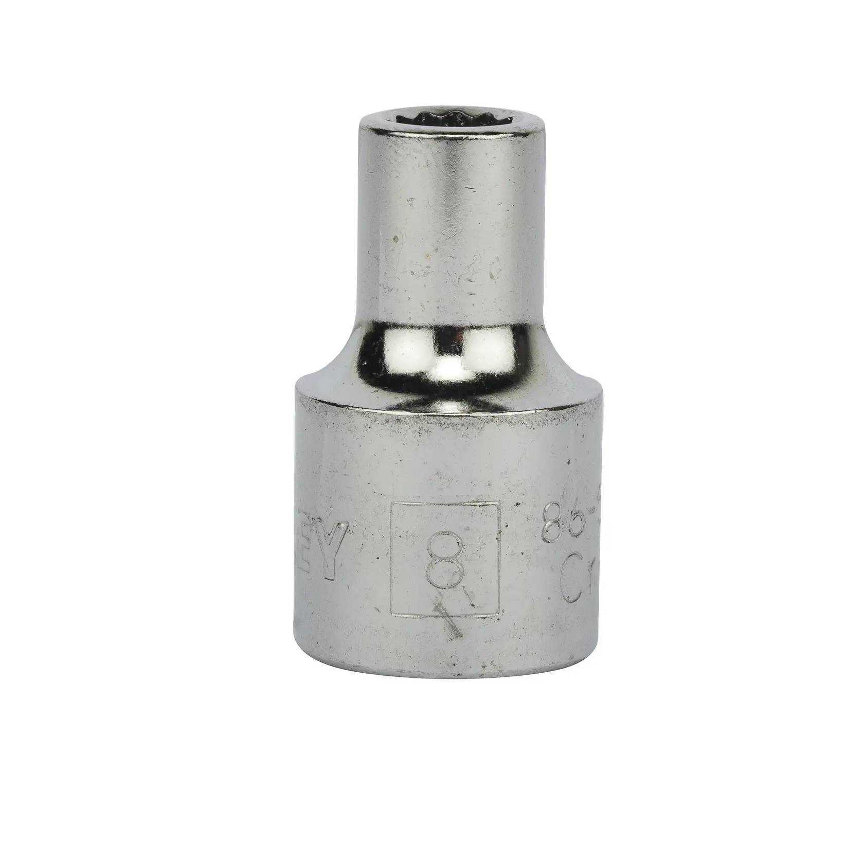 STANLEY 1-86-540 dado cromado, tamaño 8mm, diseño cilíndrico, ángulo frontal sobre fondo blanco.